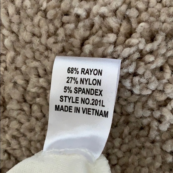 High-waisted Off-white pencil skirt with back slit - Picture 3 of 3